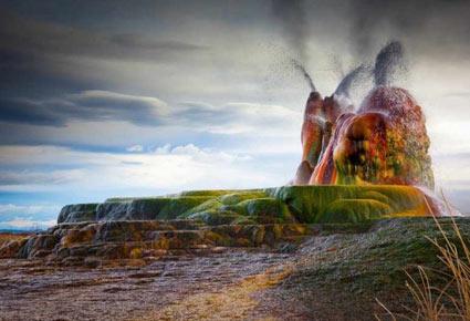 نبع Fly Geyser  عجيبة طبيعية إستثنائية